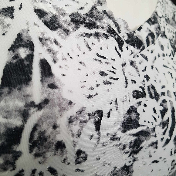 Tribal burnout textured semi sheer rouched side and sleeve v-neck top Size small - Picture 6 of 8